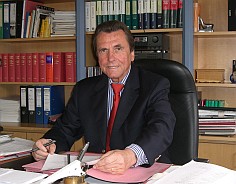 Dr. jur. Peter Schmidt Dr. jur. Peter Schmidt